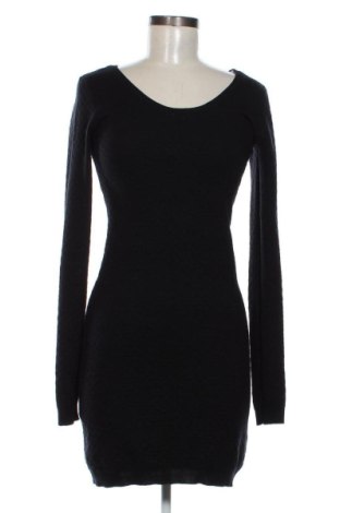 Kleid Stradivarius, Größe S, Farbe Schwarz, Preis 19,95 €