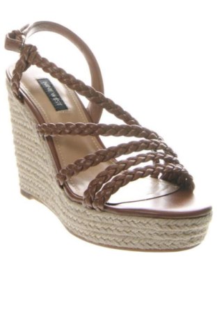 Сандали Nine West, Размер 37, Цвят Кафяв, Цена 66,46 €
