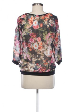 Dámská halenka Bershka, Velikost S, Barva Vícebarevné, Cena  49,00 Kč