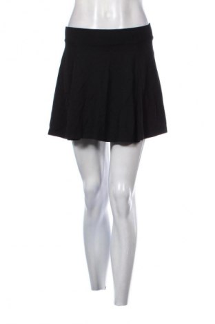 Пола H&M Divided, Размер S, Цвят Черен, Цена 2,04 €