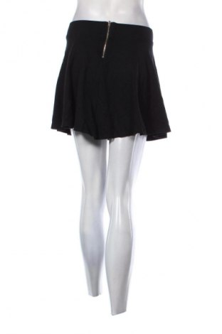 Пола H&M Divided, Размер S, Цвят Черен, Цена 2,04 €