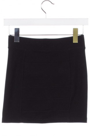 Пола H&M Divided, Размер XS, Цвят Черен, Цена 2,04 €