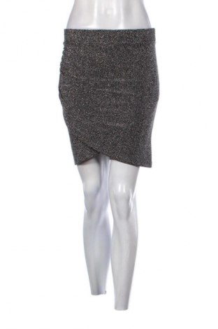 Пола H&M Divided, Размер S, Цвят Сребрист, Цена 2,04 €