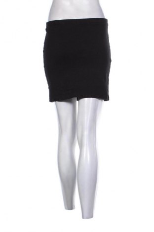 Пола H&M Divided, Размер M, Цвят Черен, Цена 2,04 €