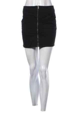 Пола H&M Divided, Размер S, Цвят Черен, Цена 2,04 €