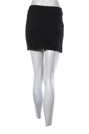 Пола H&M Divided, Размер S, Цвят Черен, Цена 2,04 €