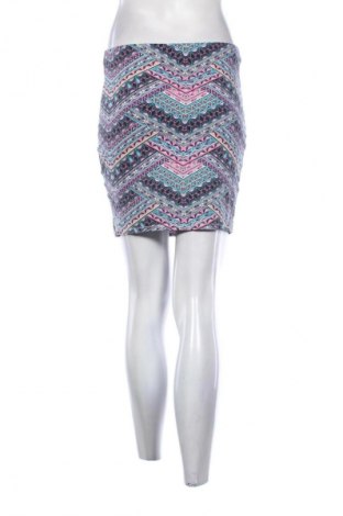 Пола New Look, Размер M, Цвят Многоцветен, Цена 2,04 €