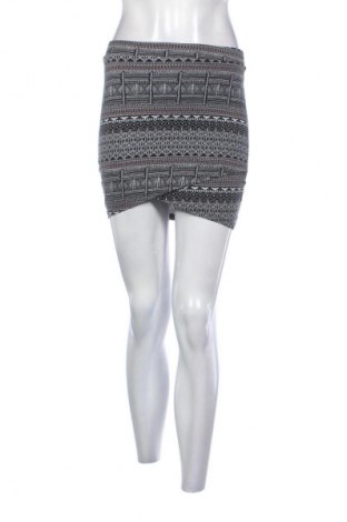 Пола Reserved, Размер S, Цвят Многоцветен, Цена 2,04 €