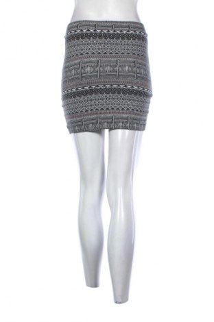 Пола Reserved, Размер S, Цвят Многоцветен, Цена 2,04 €