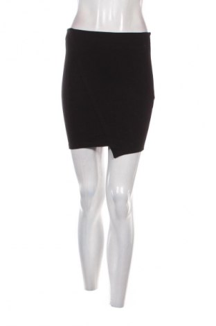 Пола Stradivarius, Размер S, Цвят Черен, Цена 2,04 €