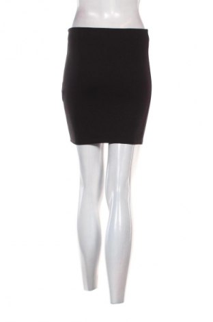 Пола Stradivarius, Размер S, Цвят Черен, Цена 2,04 €