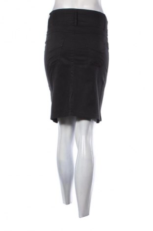 Пола Unbranded, Размер S, Цвят Черен, Цена 3,57 €