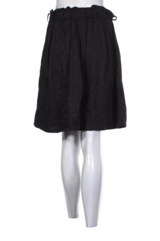 Пола Unbranded, Размер M, Цвят Черен, Цена 2,55 €