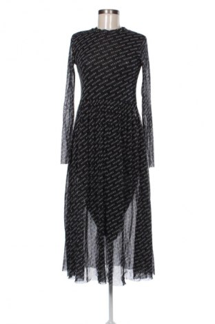 Рокля Resume, Размер M, Цвят Многоцветен, Цена 13,80 €