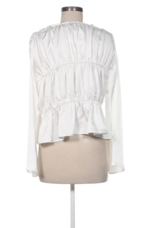 Γυναικεία μπλούζα Gina Tricot, Μέγεθος M, Χρώμα Λευκό, Τιμή 10,00 €