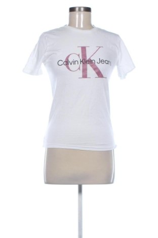 Γυναικείο t-shirt Calvin Klein Jeans, Μέγεθος S, Χρώμα Λευκό, Τιμή 46,63 €