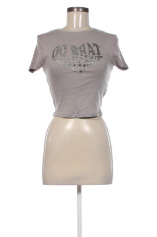 Γυναικείο t-shirt Fb Sister, Μέγεθος M, Χρώμα Γκρί, Τιμή 7,99 €, #136447322