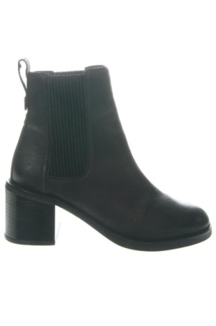 Γυναικεία μποτάκια Clarks, Μέγεθος 38, Χρώμα Μαύρο, Τιμή 164,99 €