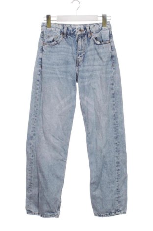 Γυναικείο Τζίν Bershka, Μέγεθος XS, Χρώμα Μπλέ, Τιμή 15,00 €