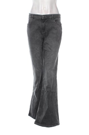 Дамски дънки Bershka, Размер XL, Цвят Сив, Цена 10,73 €