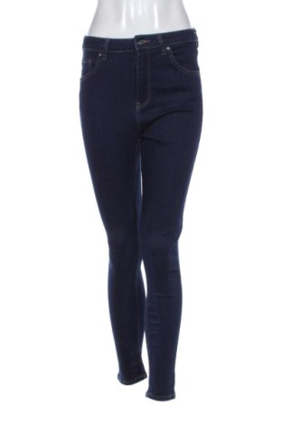 Blugi de femei Bershka, Mărime M, Culoare Albastru, Preț 91,99 Lei
