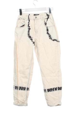 Γυναικείο Τζίν Bershka, Μέγεθος XS, Χρώμα Πολύχρωμο, Τιμή 17,99 €