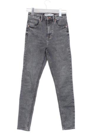 Damskie jeansy Bershka, Rozmiar XS, Kolor Szary, Cena 73,99 zł, #136444327