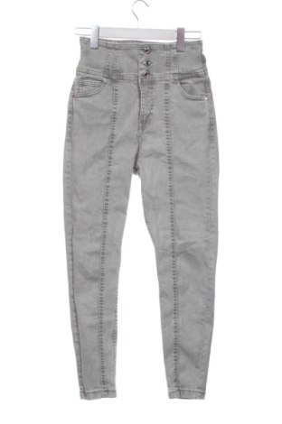 Дамски дънки Bershka, Размер XS, Цвят Зелен, Цена 15,33 €