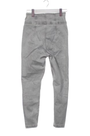 Дамски дънки Bershka, Размер XS, Цвят Зелен, Цена 15,33 €