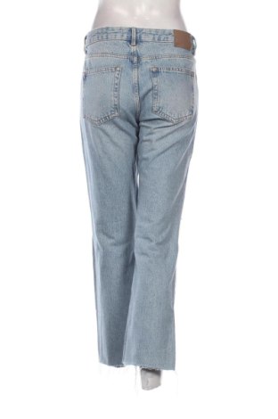 Damskie jeansy Pull&Bear, Rozmiar M, Kolor Niebieski, Cena 79,40 zł