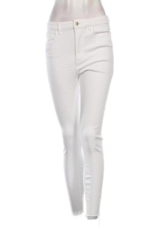 Damskie jeansy Stradivarius, Rozmiar M, Kolor Biały, Cena 53,99 zł, #136395719