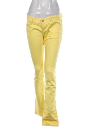 Дамски дънки Stradivarius, Размер L, Цвят Жълт, Цена 15,33 €