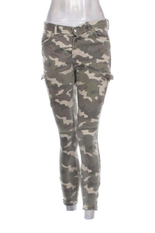 Дамски джинси Bershka, Размер S, Цвят Многоцветен, Цена 16,87 €, #136477418