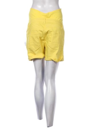 Pantaloni scurți de femei Maternite, Mărime L, Culoare Galben, Preț 107,99 Lei