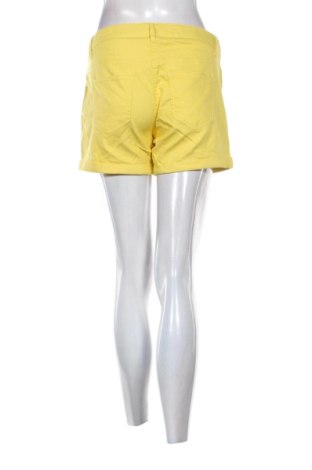 Damen Shorts Maternite, Größe L, Farbe Gelb, Preis 51,99 €