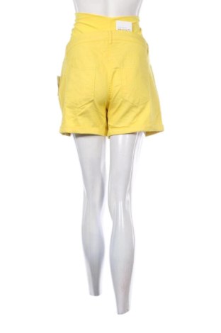 Pantaloni scurți de femei Maternite, Mărime L, Culoare Galben, Preț 243,99 Lei
