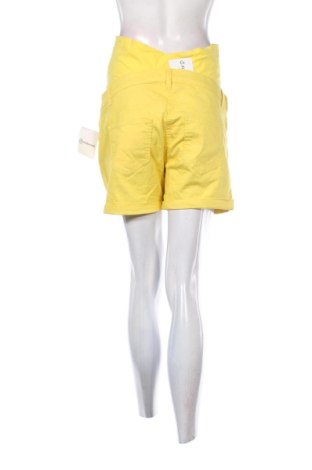 Pantaloni scurți de femei Maternite, Mărime L, Culoare Galben, Preț 243,99 Lei
