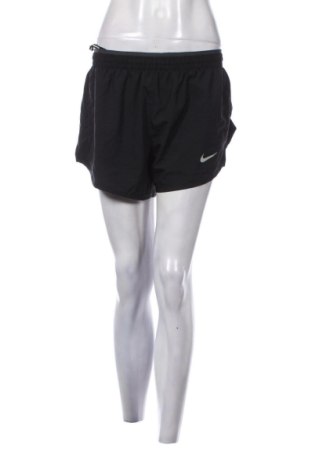 Γυναικείο κοντό παντελόνι Nike, Μέγεθος M, Χρώμα Μαύρο, Τιμή 20,99 €
