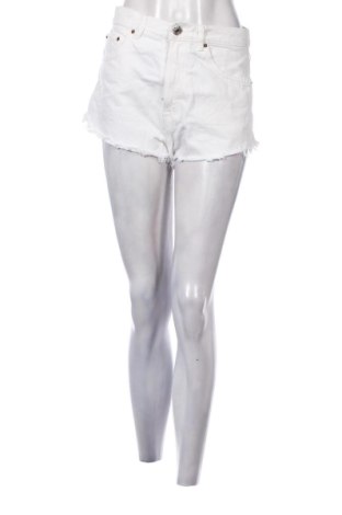 Damen Shorts Pull&Bear, Größe S, Farbe Weiß, Preis 12,99 €