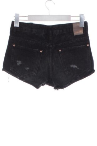 Pantaloni scurți de femei Pull&Bear, Mărime M, Culoare Negru, Preț 51,00 Lei