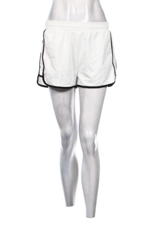 Damen Shorts Sinsay, Größe S, Farbe Weiß, Preis 15,86 €, #136443828