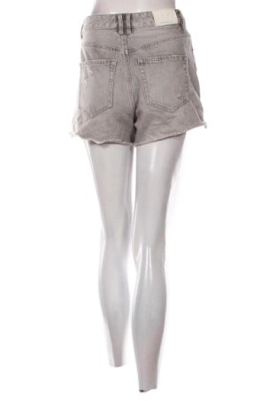 Pantaloni scurți de femei Stradivarius, Mărime S, Culoare Gri, Preț 50,99 Lei