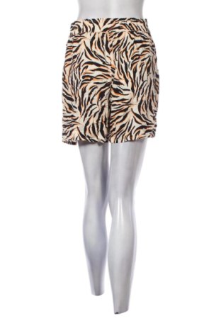 Дамски къс панталон Vero Moda, Размер M, Цвят Многоцветен, Цена 10,73 €