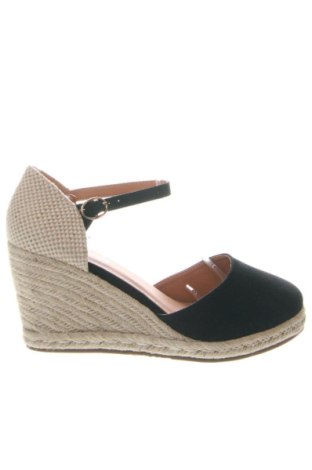 Дамски обувки Bata, Размер 40, Цвят Многоцветен, Цена 56,24 €