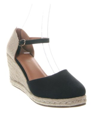 Дамски обувки Bata, Размер 40, Цвят Многоцветен, Цена 56,24 €