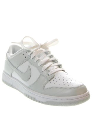Дамски обувки Nike, Размер 40, Цвят Бял, Цена 104,81 €