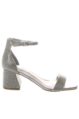 Дамски обувки Steve Madden, Размер 36, Цвят Сребрист, Цена 35,27 €, #136417063