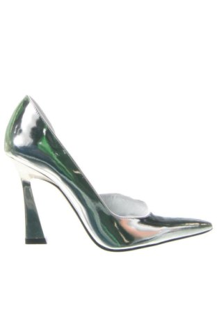 Дамски обувки Stuart Weitzman, Размер 36, Цвят Сребрист, Цена 393,69 €, #136441570