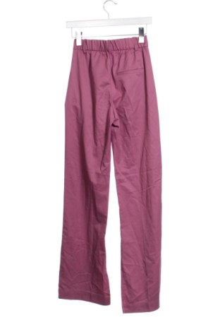 Damskie spodnie Bershka, Rozmiar XXS, Kolor Różowy, Cena 78,99 zł