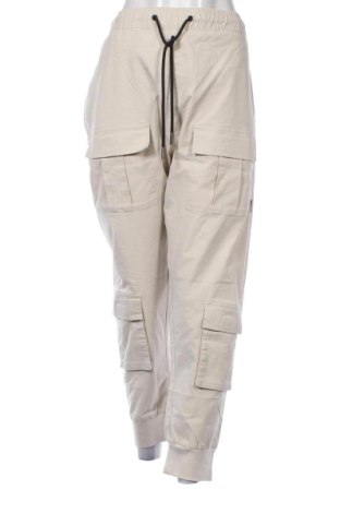 Дамски панталон Bershka, Размер XL, Цвят Екрю, Цена 15,33 €, #136459000